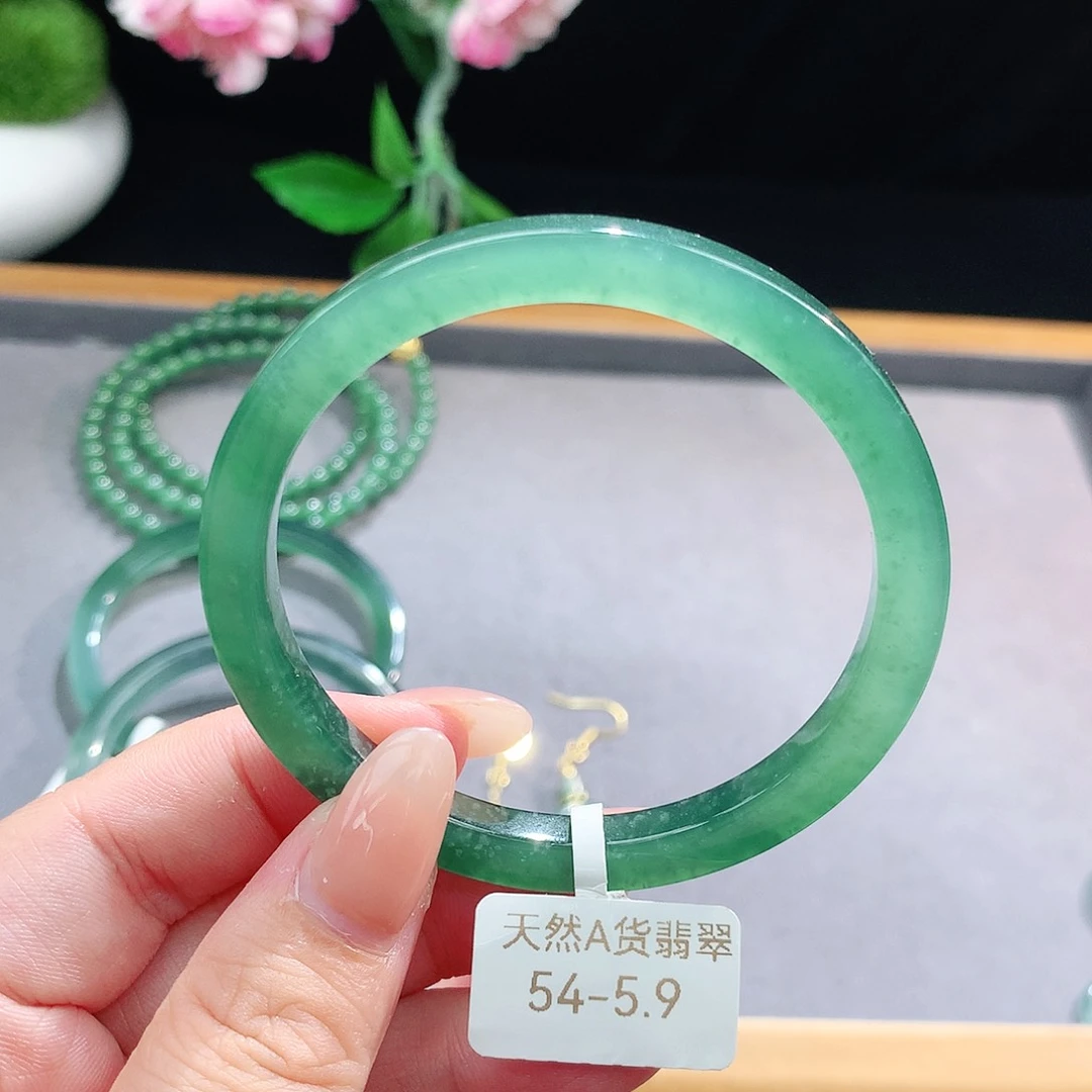 未镶嵌手镯（圆镯）翡翠