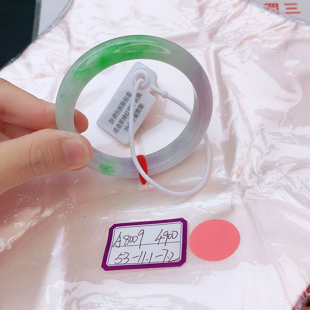 翡翠手镯未镶嵌爱*怪翡翠