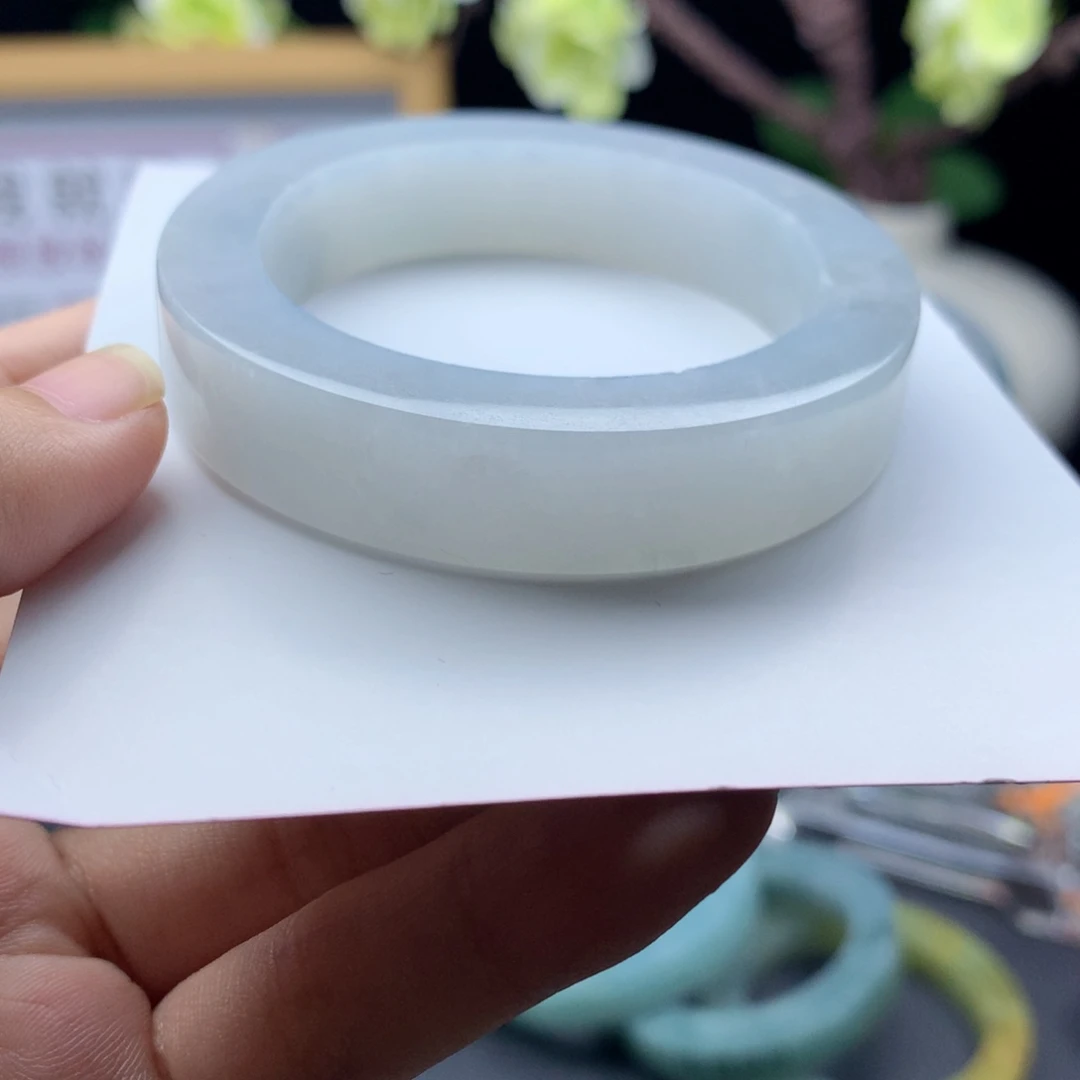 玉****定制翡翠未镶嵌翡翠手镯