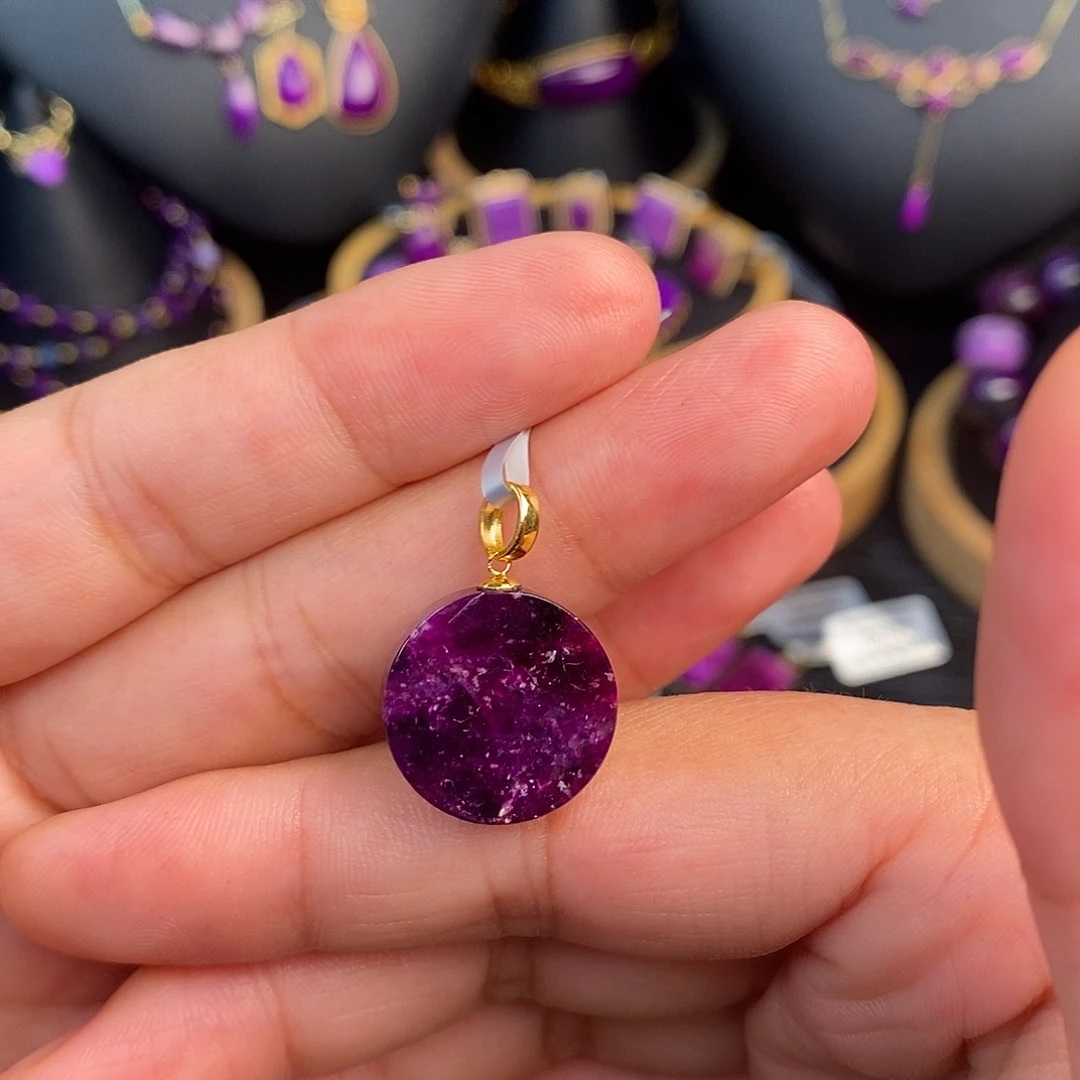 18K金镶嵌苏纪石（舒俱来）吊坠