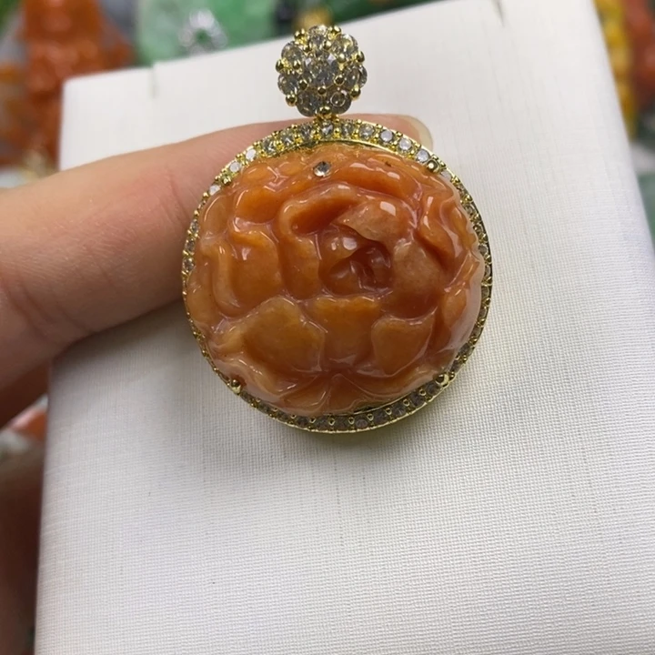 翡翠未镶嵌吊坠(赠链)