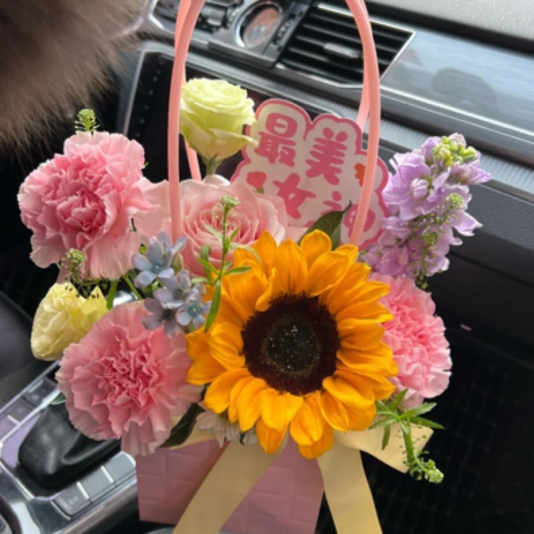 女神节鲜花手提花篮
