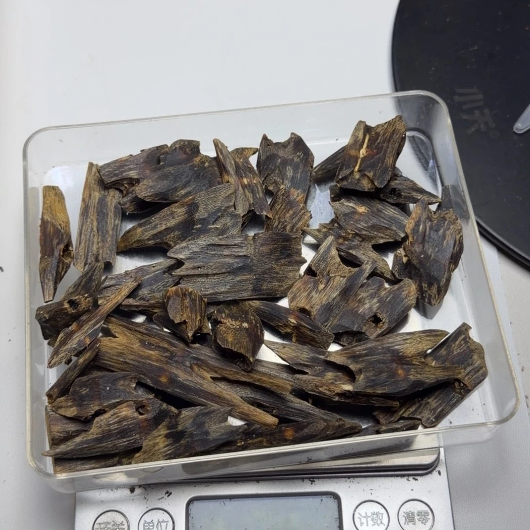 莹***莹沉香碎屑沉香随机发一克