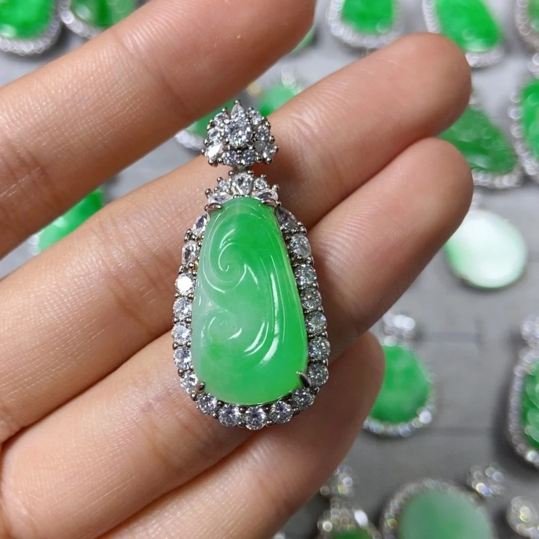 颈饰未镶嵌翡翠如意