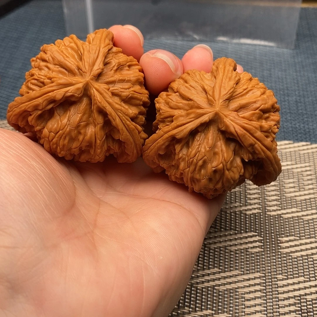 金***号文玩核桃吊坠三棱