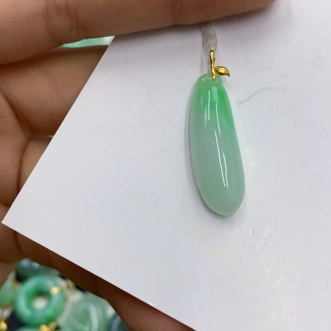 翡翠18K金镶嵌颈饰翡翠