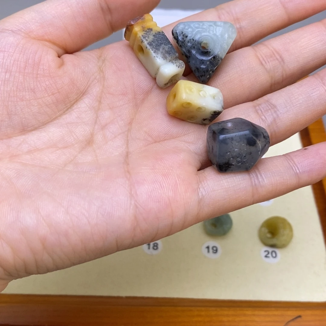 ****࿐蛇纹石玉未镶嵌配饰