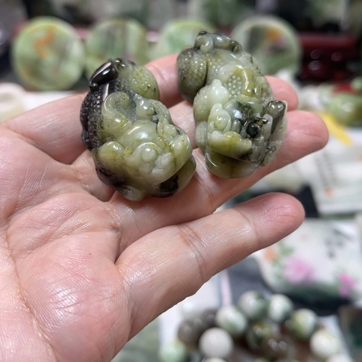 独山玉未镶嵌颈饰