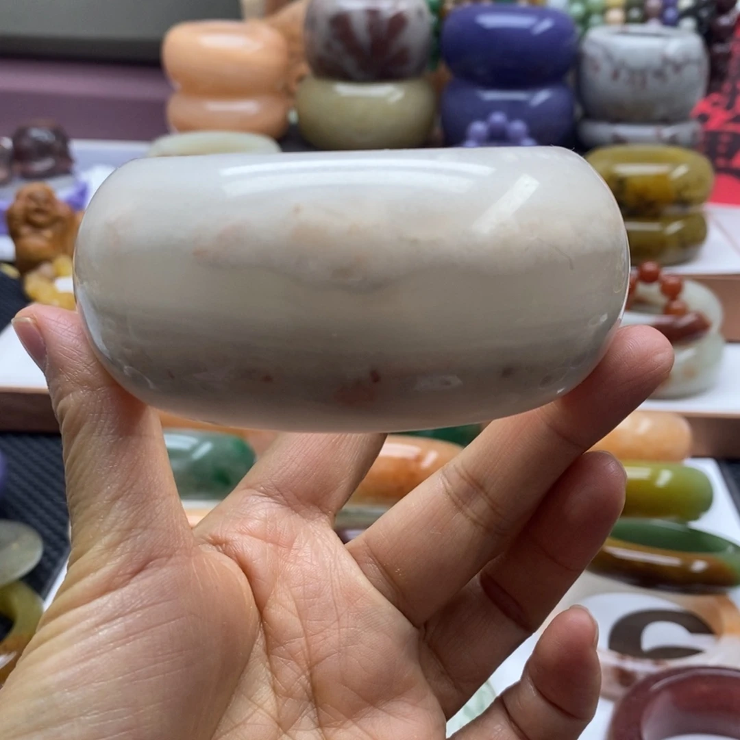 未镶嵌手镯石英岩玉