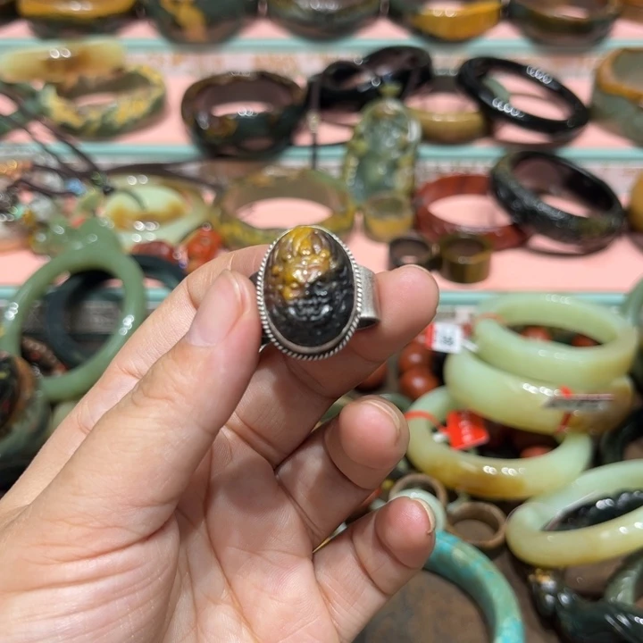 G***y岫岩河磨玉（透闪石质玉）未镶嵌手镯