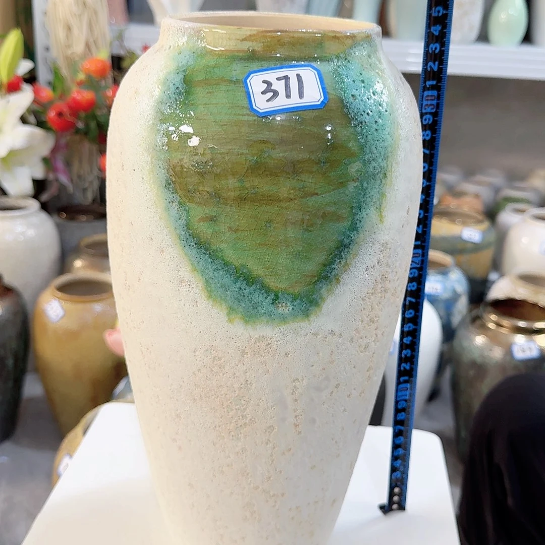 371号陶瓷高34厘米微瑕一个