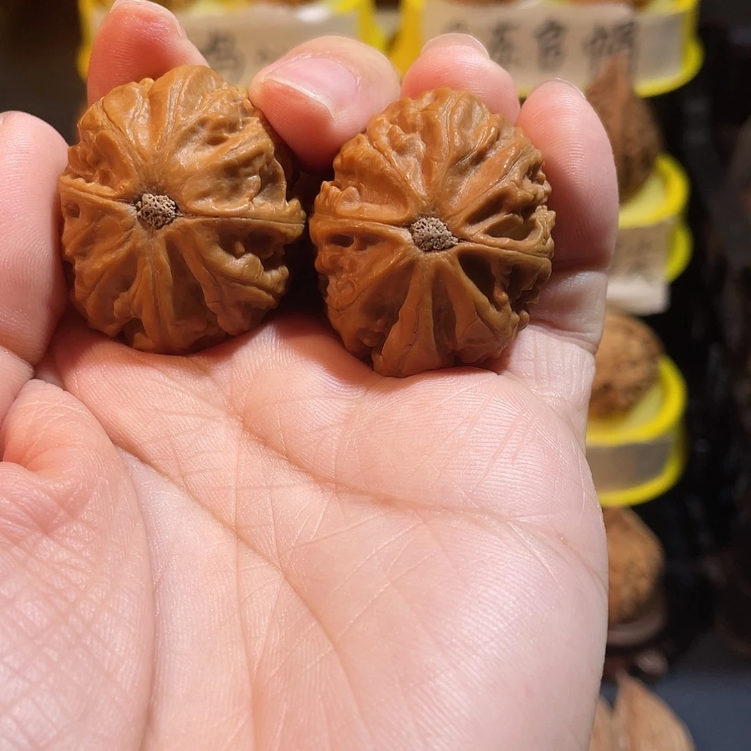 文玩核桃吊坠龙珠