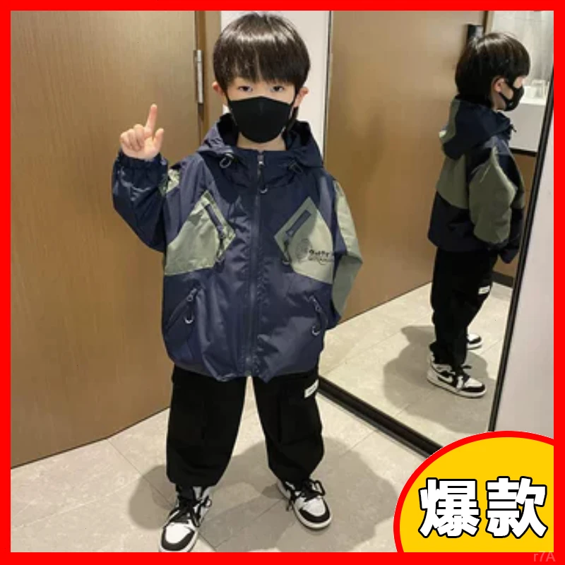 春秋季男童外套220奥特曼衣服宝宝秋装加绒冲锋衣酷儿童5新款帅气