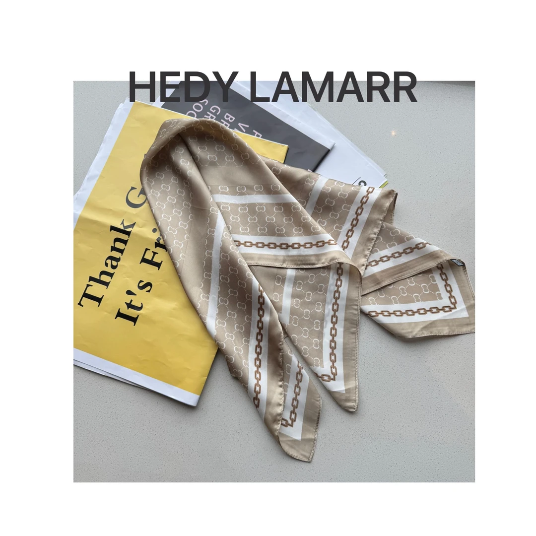 【何發财】几何绿韵交织印花女士方巾围巾披肩百搭系脖丝巾 P5426