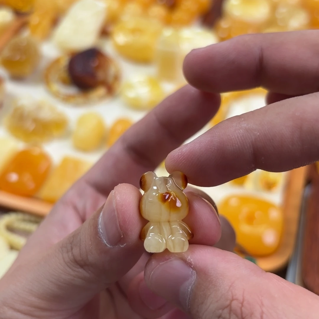 蜜蜡未镶嵌裸石 小熊