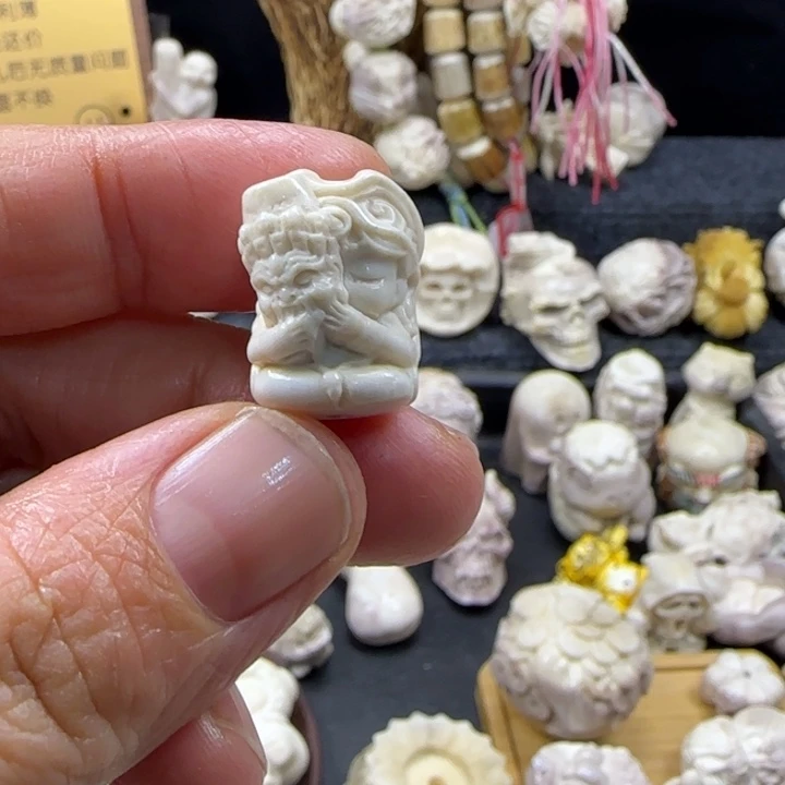 非金属配饰鹿角雕刻扎基