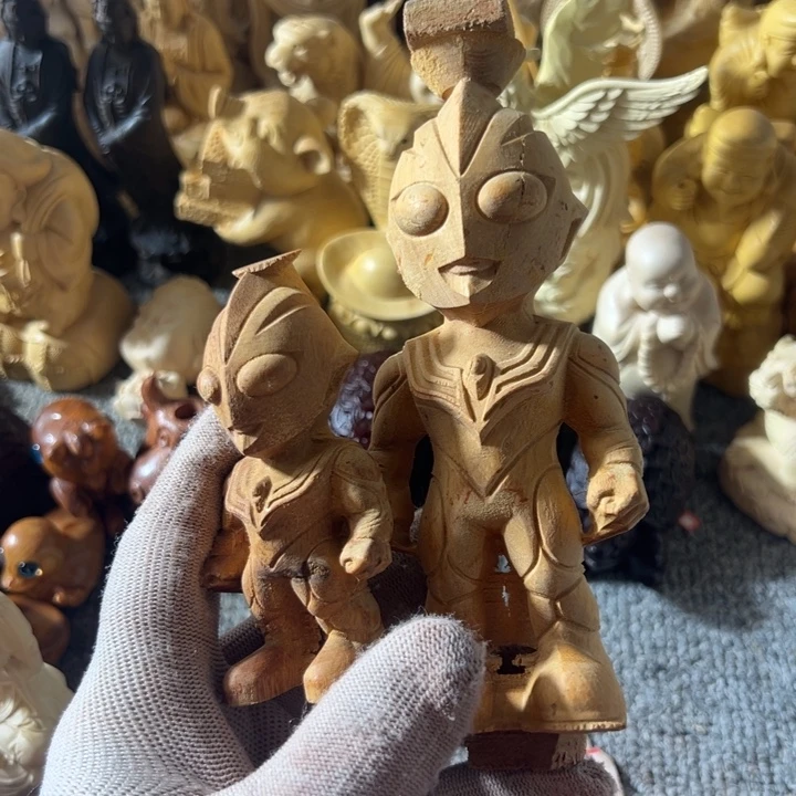 晏***木黄金木瑕疵奥特曼2个