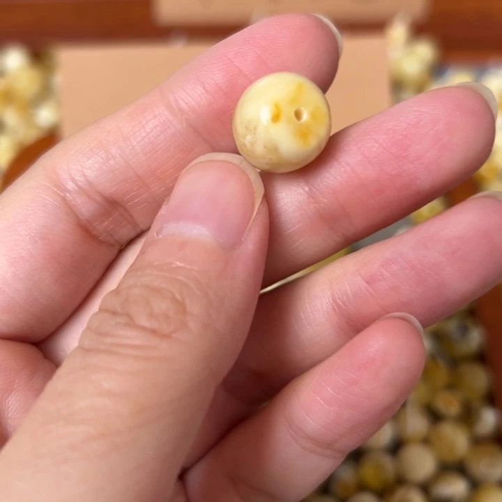 蜜蜡未镶嵌裸石12.6mm一个