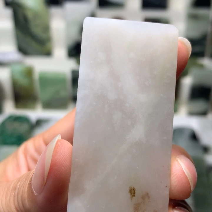 独山玉未镶嵌颈饰