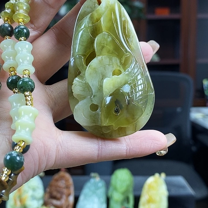 蛇纹石玉吊坠未镶嵌