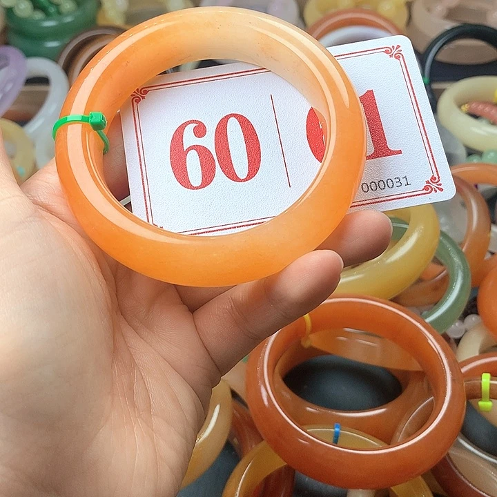 未镶嵌石英质玉（黄龙玉）手镯