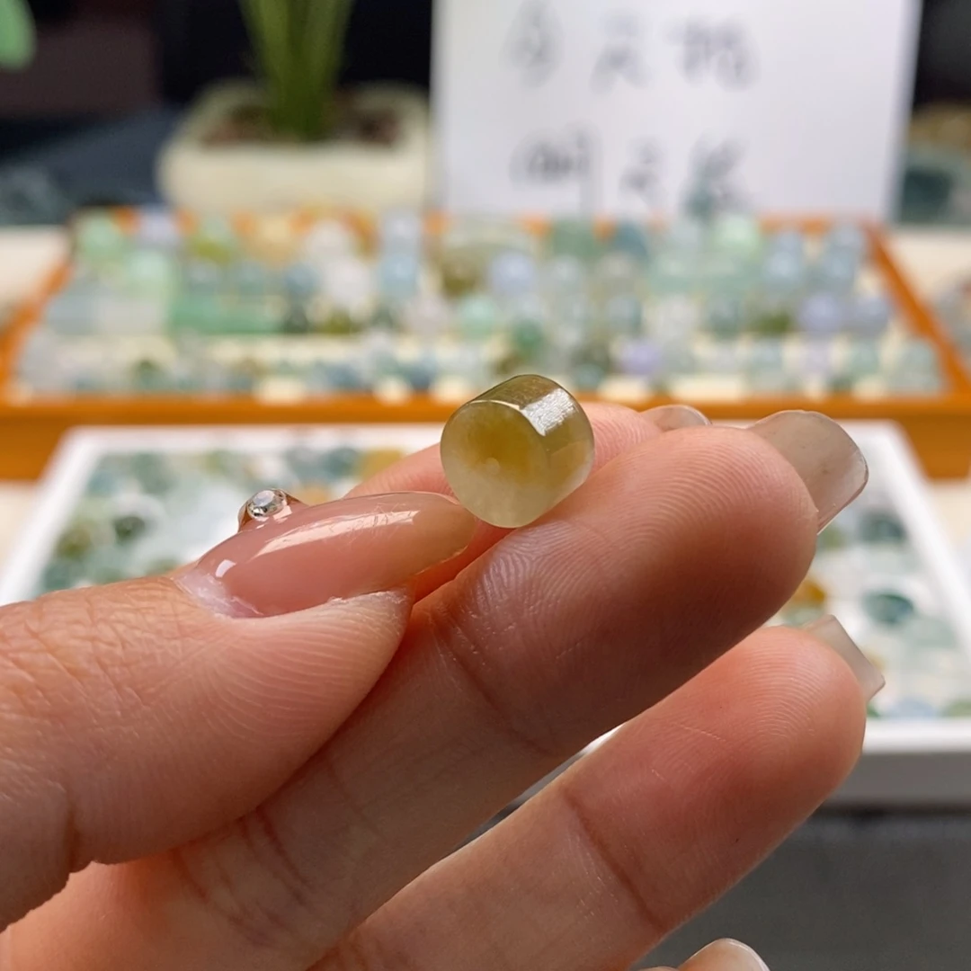 翡翠散珠天然翡翠鸳鸯色桶珠8.6×5.7