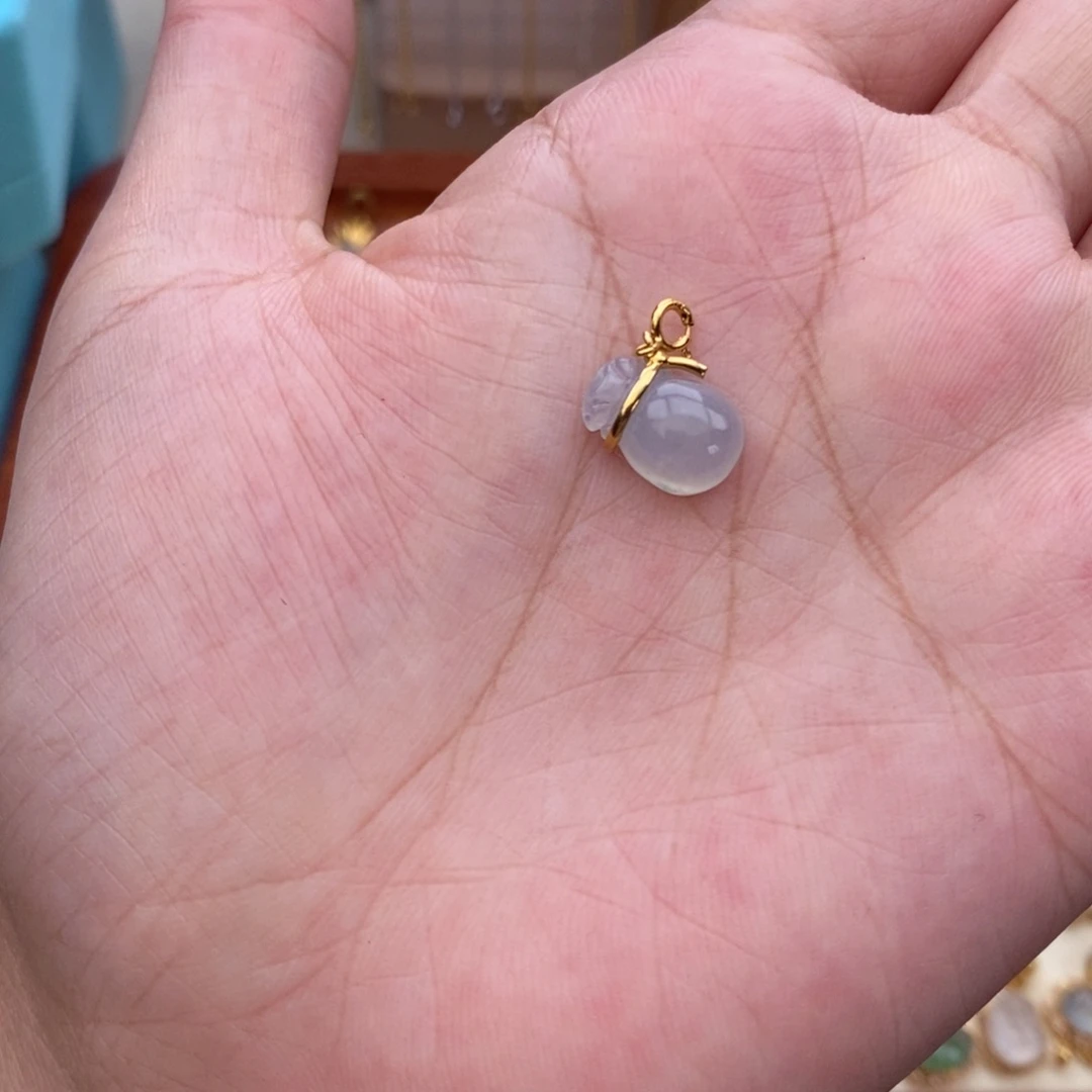 翡翠18K金镶嵌颈饰古**宁翡翠