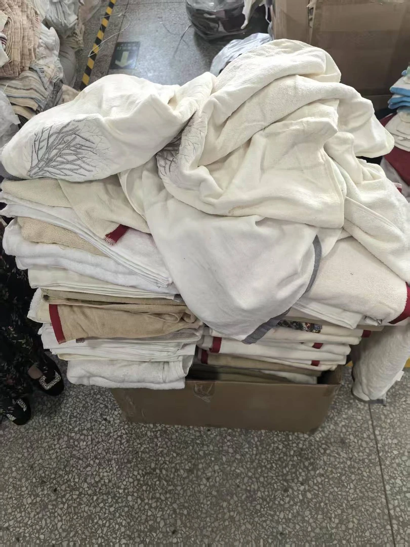 《兵哥外贸》3楼60×120杂款全棉浴巾 发1张 破洞 瑕疵 不挑款