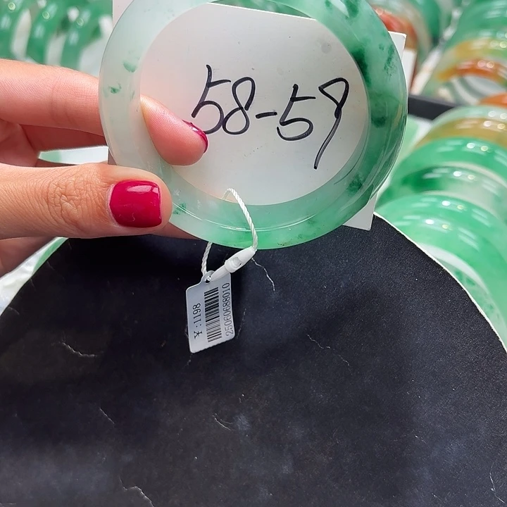 石英质玉（非洲翠）未镶嵌手镯