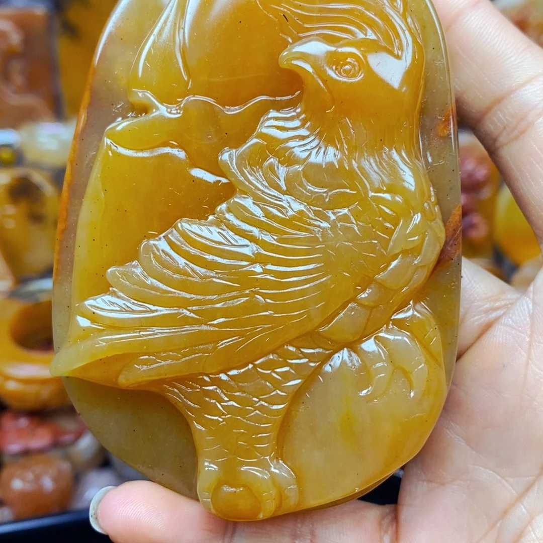 未镶嵌石英质玉（黄龙玉）颈饰