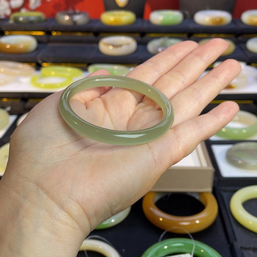 不***语和田玉手镯未镶嵌