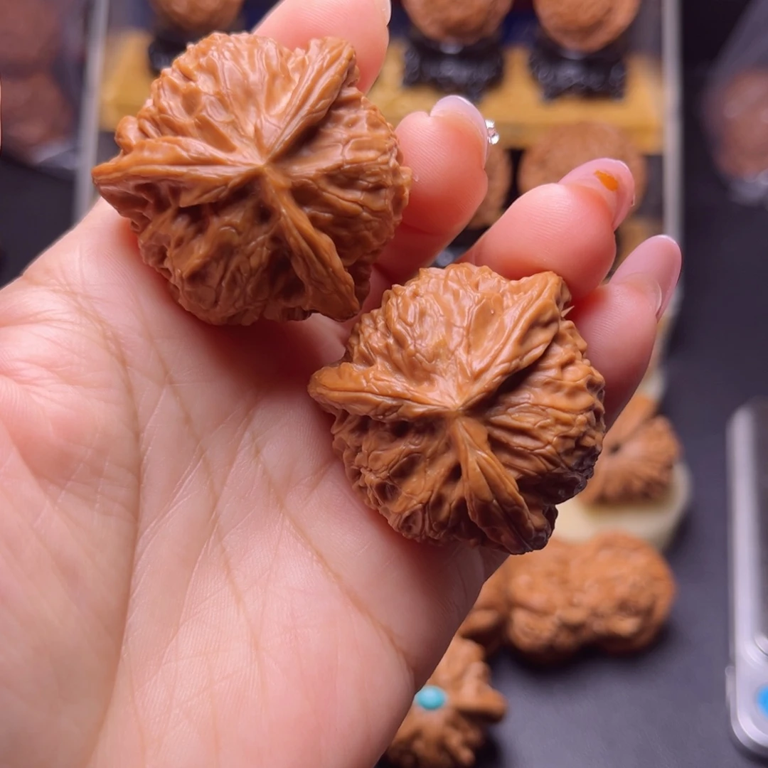 文玩核桃吊坠宫灯拼接三棱