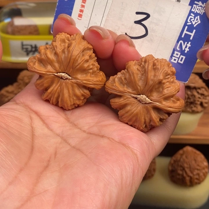 文玩核桃吊坠41白狮子