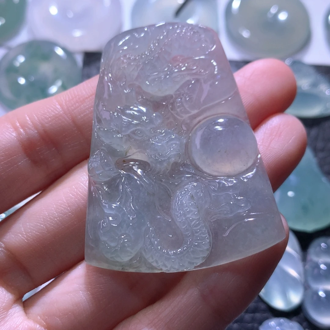 翡翠未镶嵌颈饰龙牌