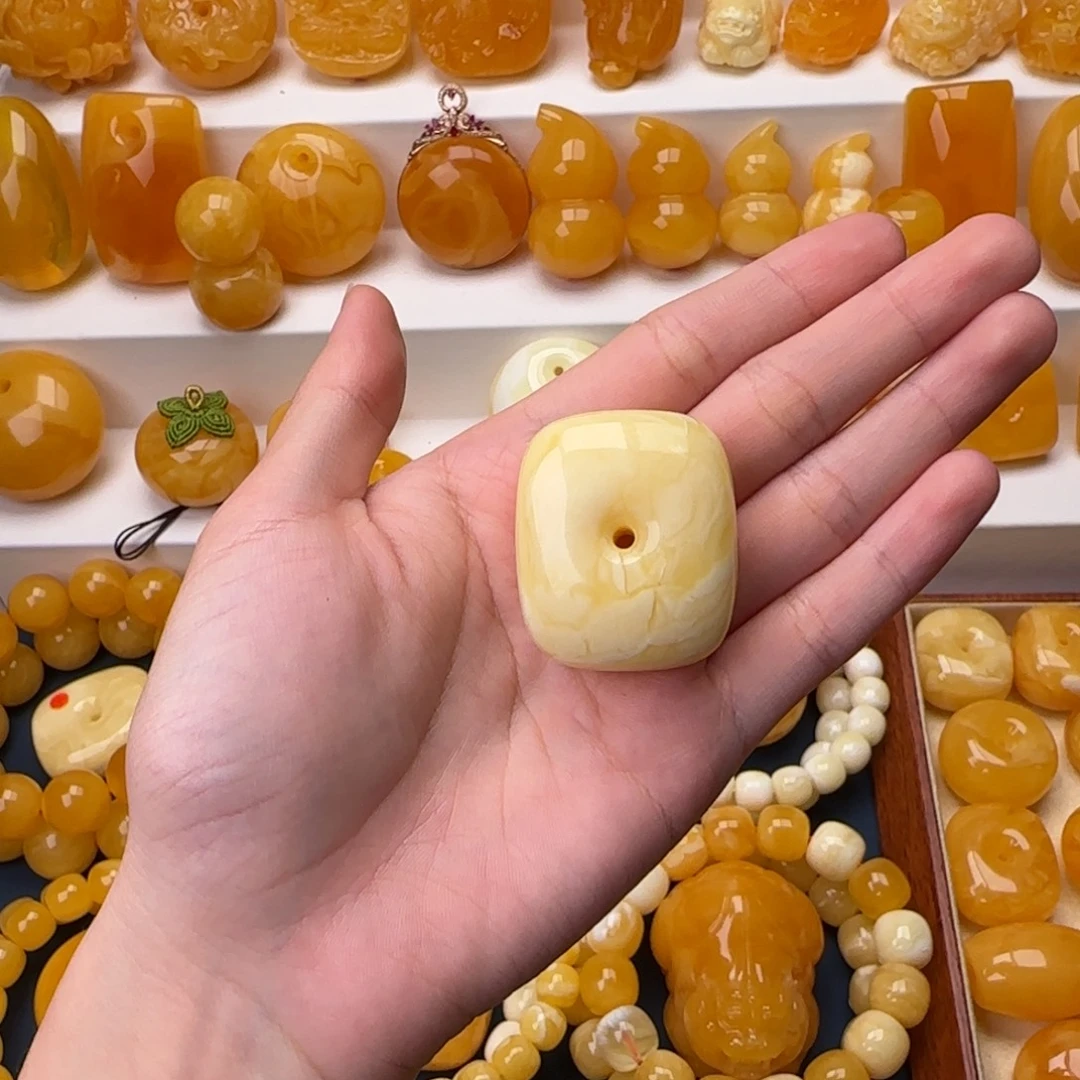 琥珀未镶嵌颈饰藏扣