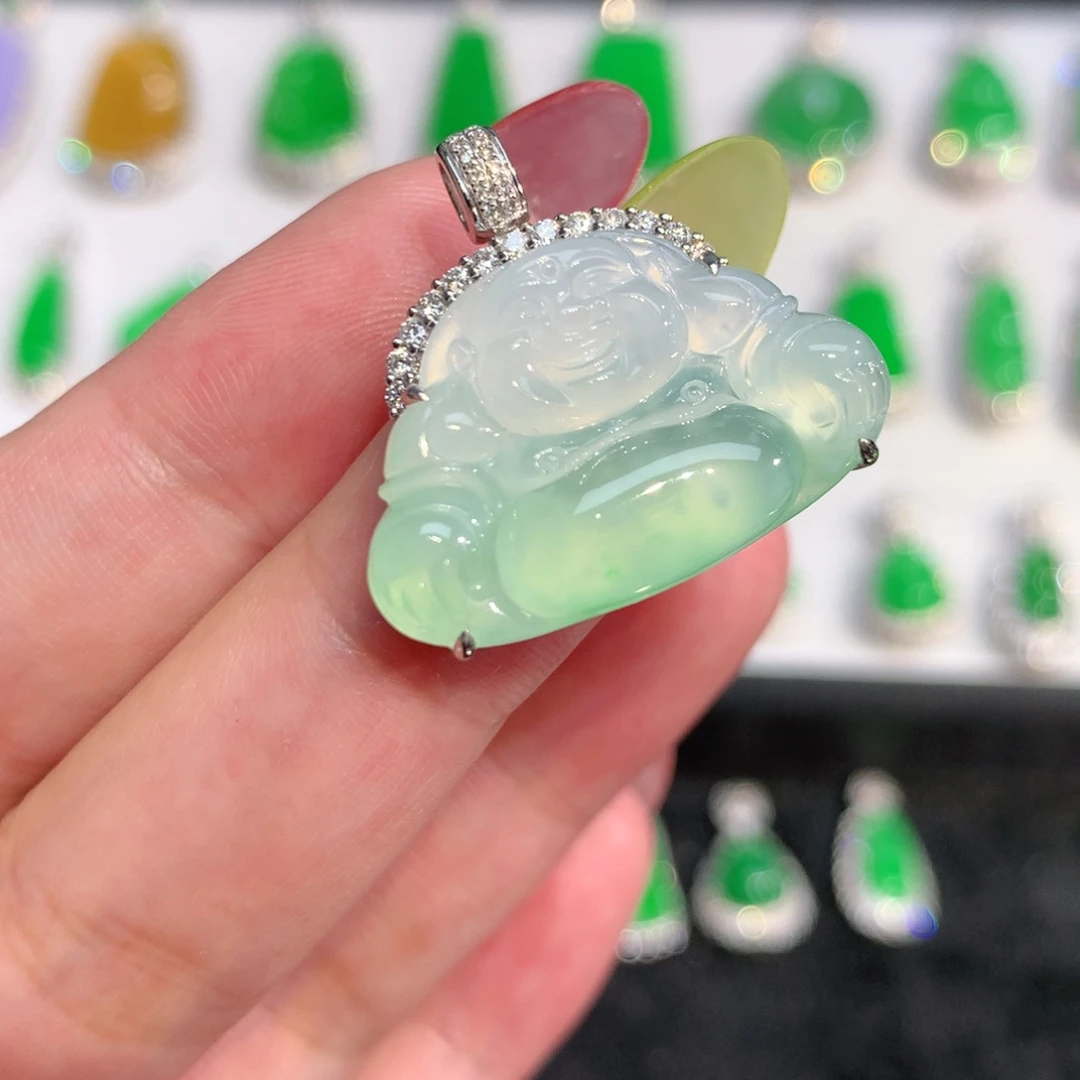 翡翠18K金镶嵌颈饰吊坠