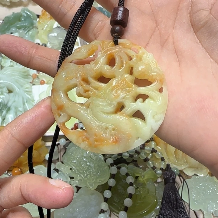 蛇纹石玉吊坠未镶嵌