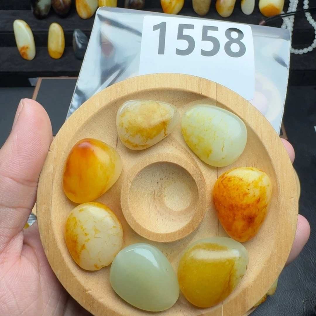 ****和田玉未镶嵌手串