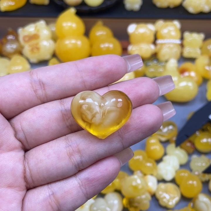 圆***圆琥珀未镶嵌珠宝奇石