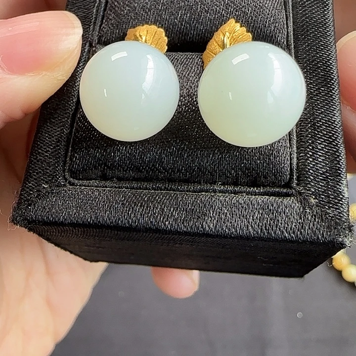 和田玉18K金镶嵌耳饰