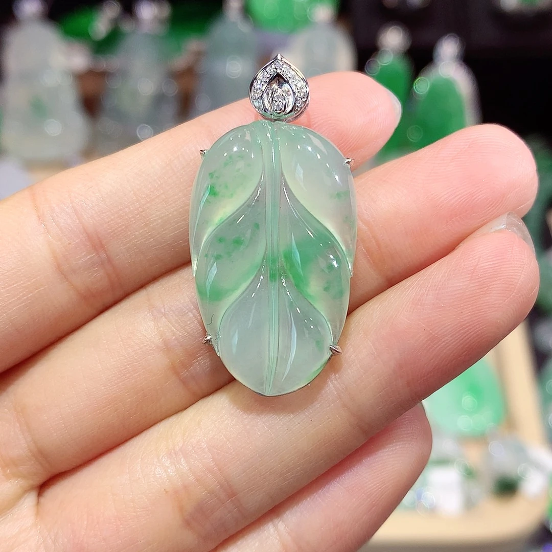 翡翠18K金镶嵌颈饰叶子