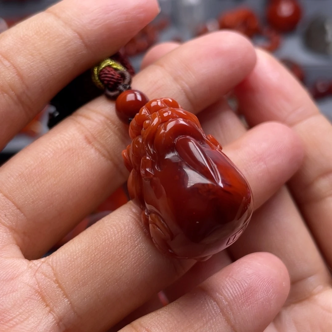 南红玛瑙未镶嵌珠宝奇石貔貅吊坠