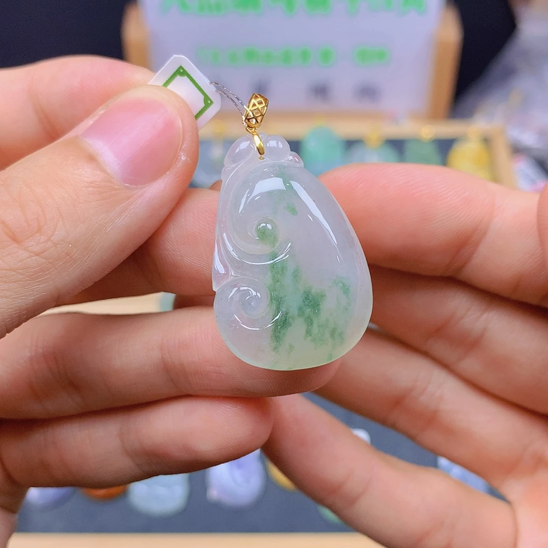 翡翠18K金镶嵌颈饰翡翠