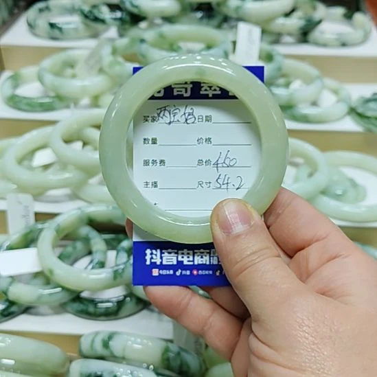 两***妈透闪石-蛇纹石玉未镶嵌手镯