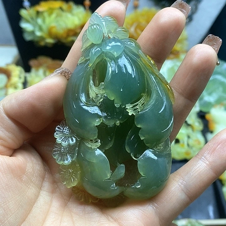 蛇纹石玉挂件未镶嵌