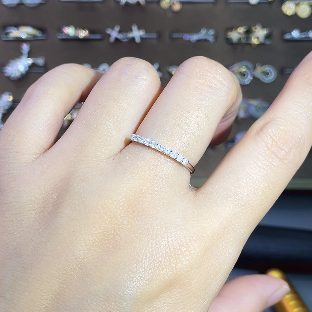 钻石18K金镶嵌戒指/指环30分钻石排戒