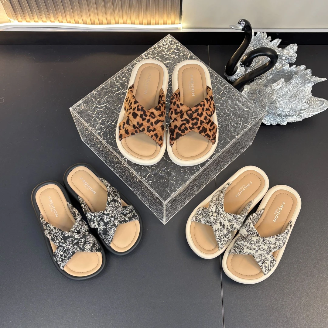 2025年夏季时尚简约软底外穿厚底仙女风国风豹纹交叉绑带网红拖鞋