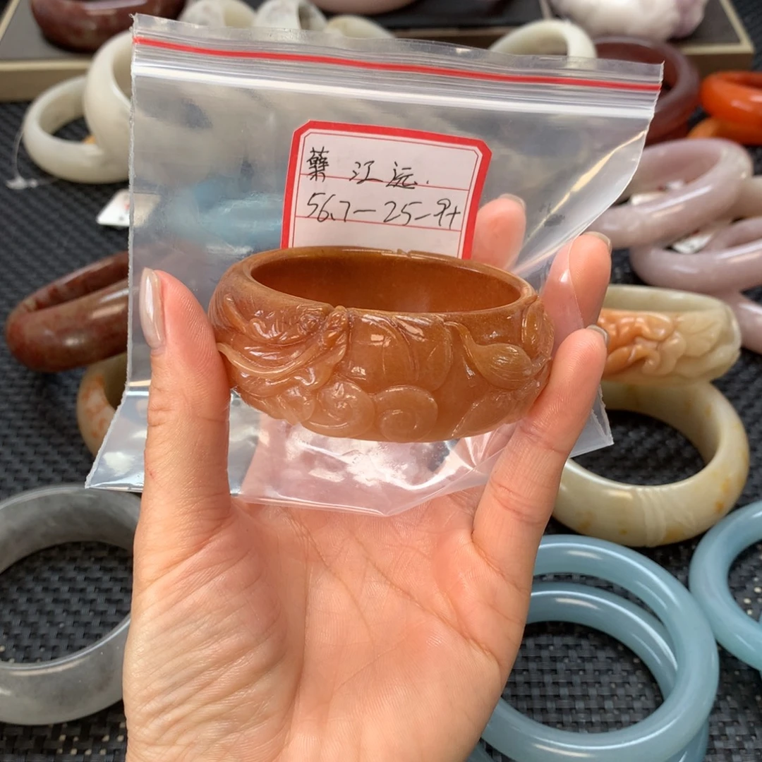 蘖***远石英岩玉未镶嵌手镯