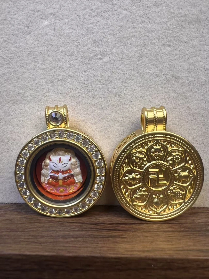 唐卡2.0九尾狐五爷阿弥陀佛六字真言圆形钛钢外壳民族风吊坠