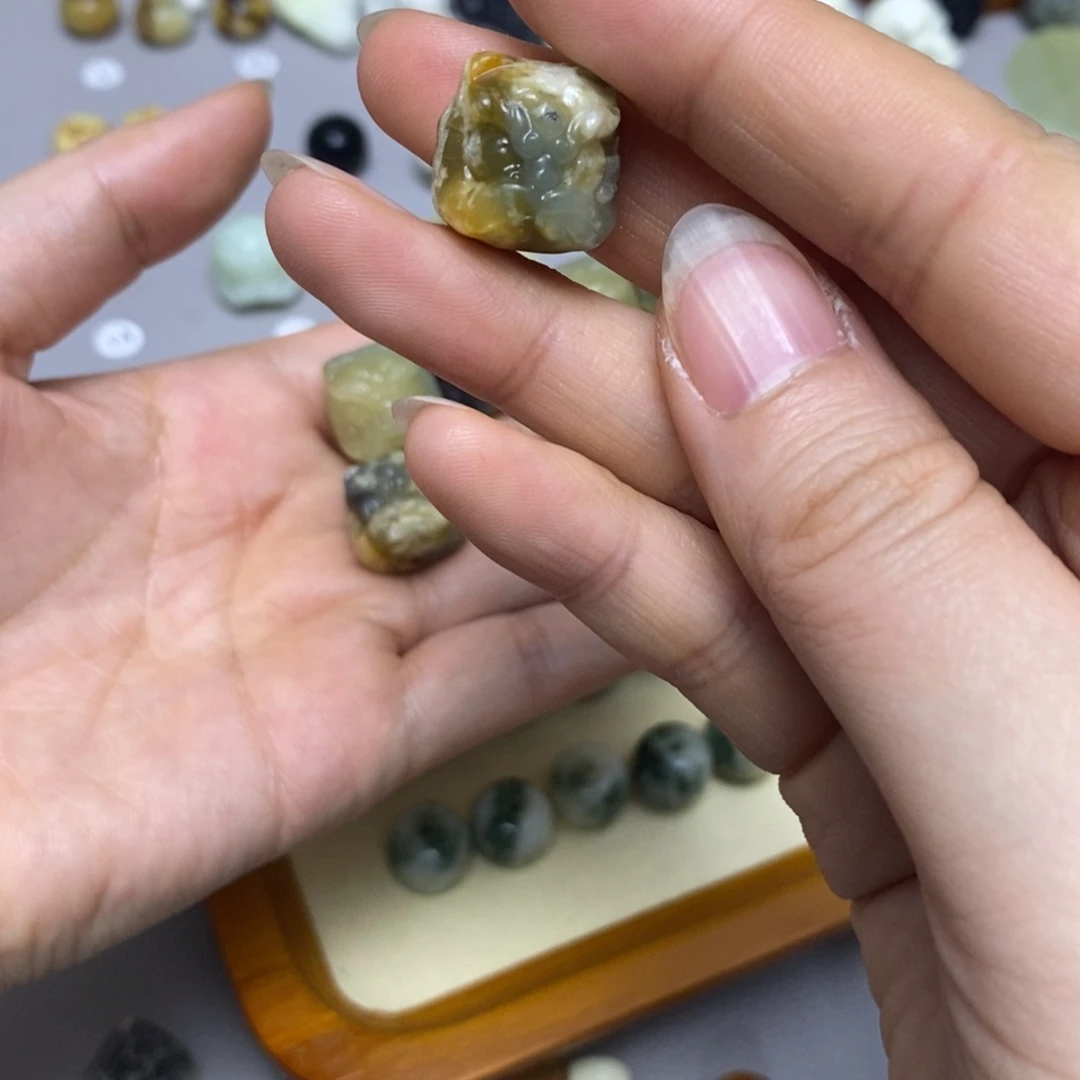 蛇纹石玉配饰合金随***